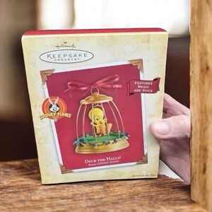 Hallmark Deck The Halls! Tweety Loney Tunes Vintage Ornament